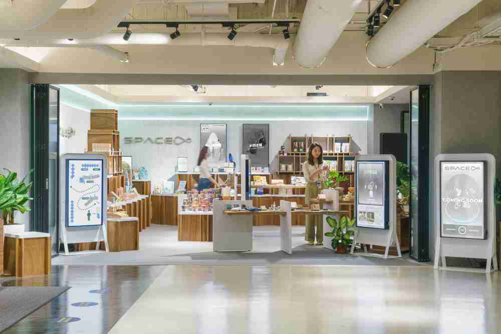 OBPay打造永续选物商店，，，展示社企及社创商品，，，结合创利空间所开发的智能零售系统，，，整合多元产品信息，，，，让无人商店扮演公益行动的推手