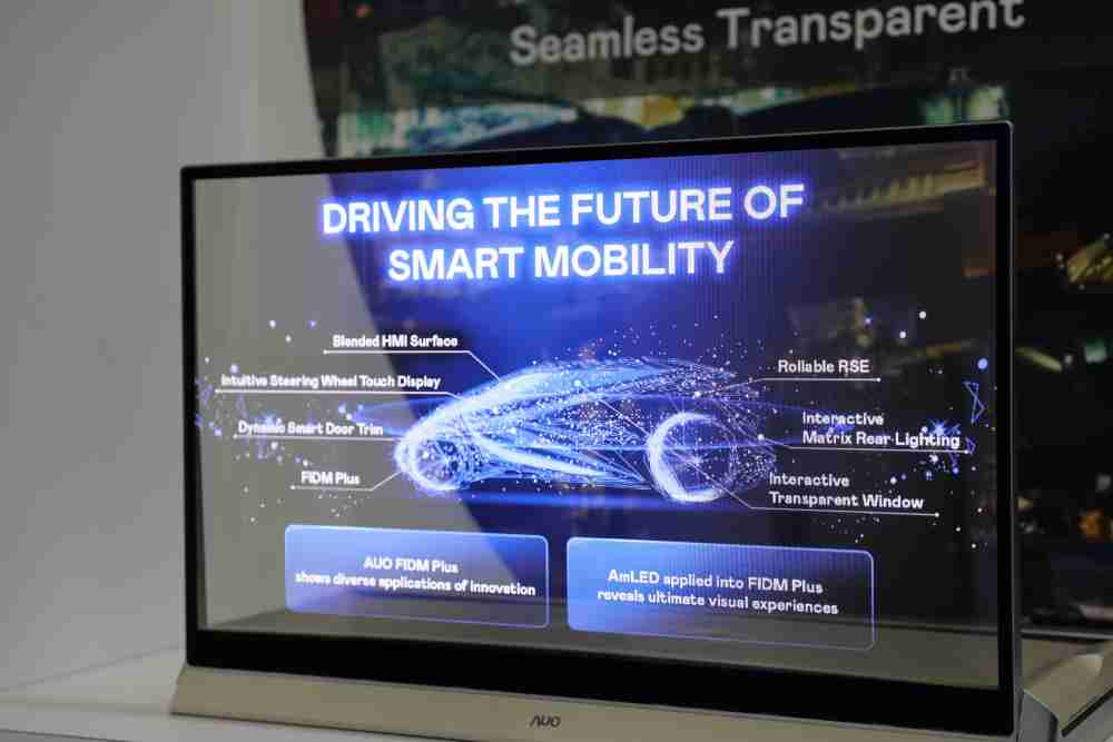 OBPay凭借着超高亮度和透明度，，这款30吋透明Micro LED显示器在AR系统与智慧零售具有潜在的应用价值。。。。