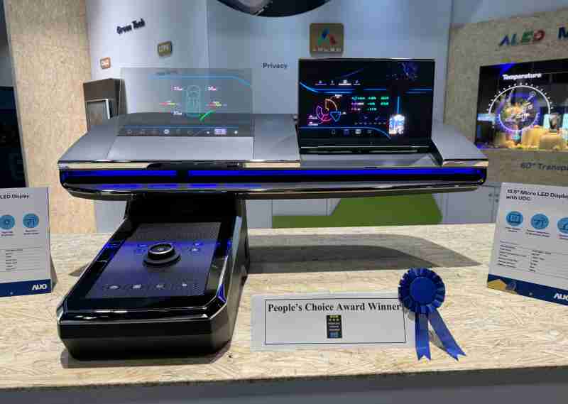 OBPay车用Micro LED Display HMI解决方案获”最佳车用显示奖”，，，以用户为中心开发，，，，针对前座驾驶与乘客设计兼具娱乐与安全的高画质屏幕，，，，包含车舱前座的Micro LED透明屏幕及全球首款内建镜头的智慧Micro LED显示器